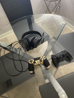 Headset with 2 controllers