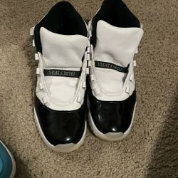 Jordan 11 “gratitude”  No Laces
