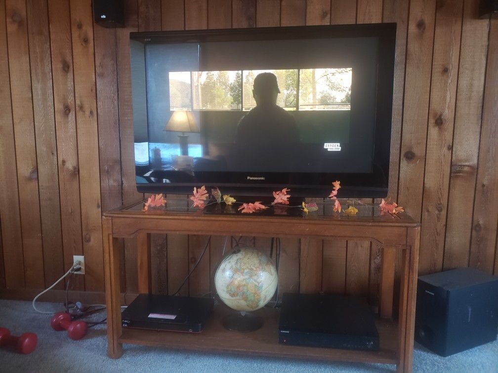 48 Inch TV With Very Nice Stand