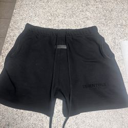 black essential shorts 