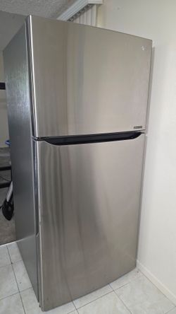 Refrigerator/ Refrigerador