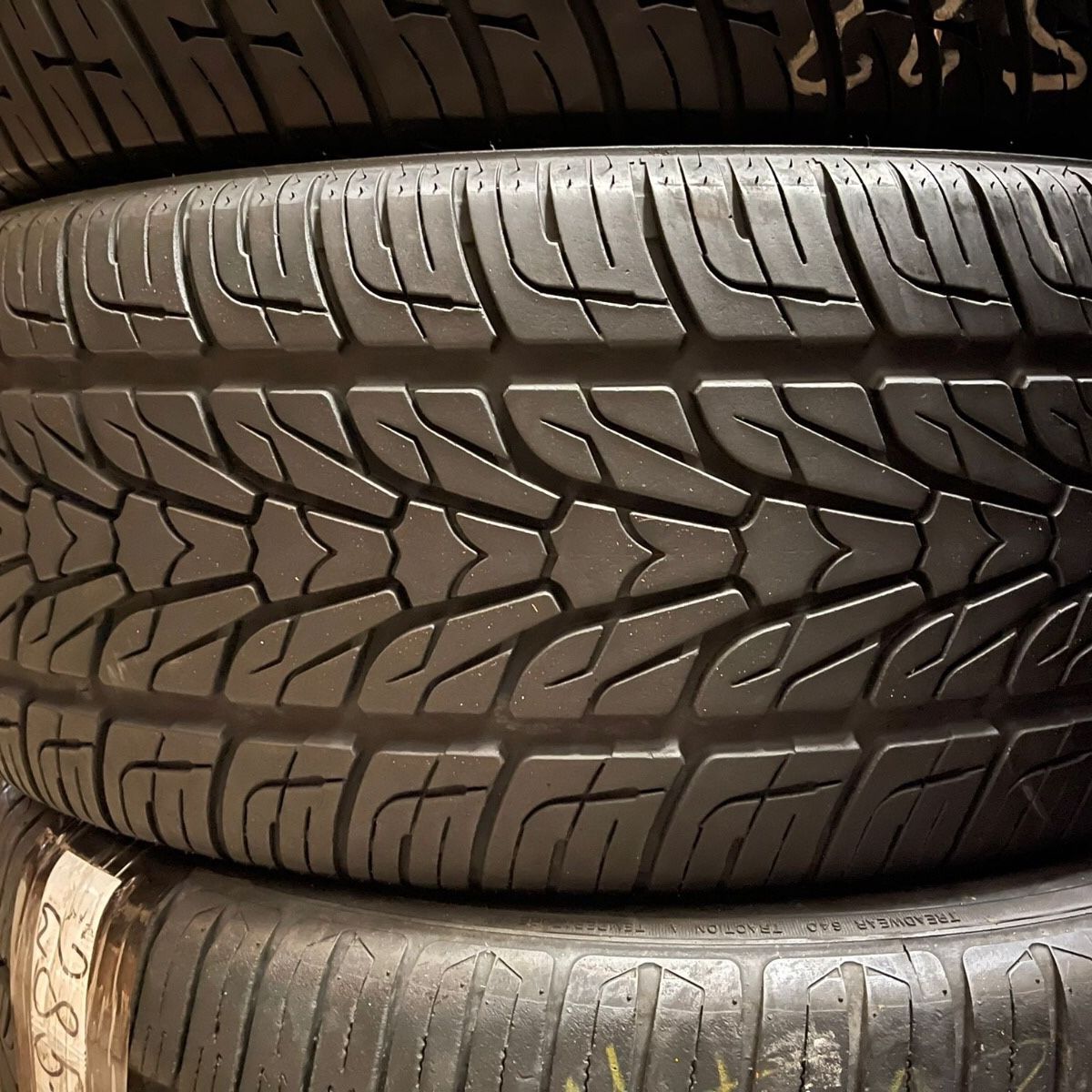 B139 285 45 22 114V Nexen Rodian HP —One Used Single Tire 90% Life for ...