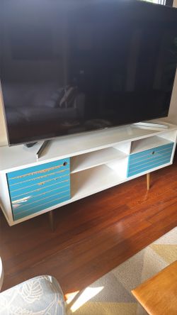 Modern White TV Console / Entertainment Center – $20 (Pickup Only)