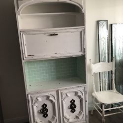 Farmhouse Hutch 33.5”L X 15”W x 76”H