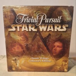 STAR WARS Trivial Pursuit Classic Trilogy COLLECTOR'S EDITION w/ EPISODE 1 CARDS, R2D2 Includes batteries and Works. Complete-Great Condition!