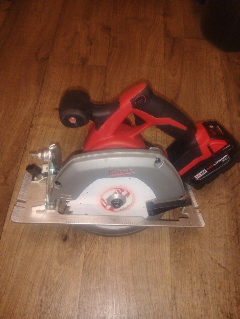 Milwaukee M18 6 1/2" Circular Saw With Red Lithium XC Battery