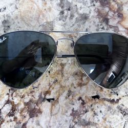 Ray Ban Aviator Sunglasses 58mm Gunmetal Frame Black Lens. Unisex. No scratches D 