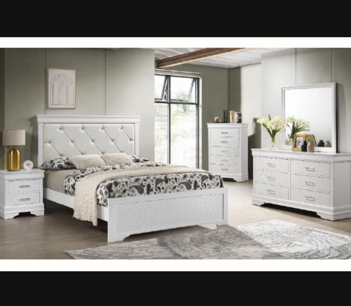 4- Pc Bedroom set Dresser,Mirror Nightstand (1) Queen size bed frame Not including Mattress and Box Sp