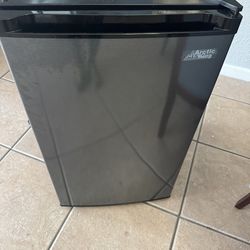 Artic mini fridge