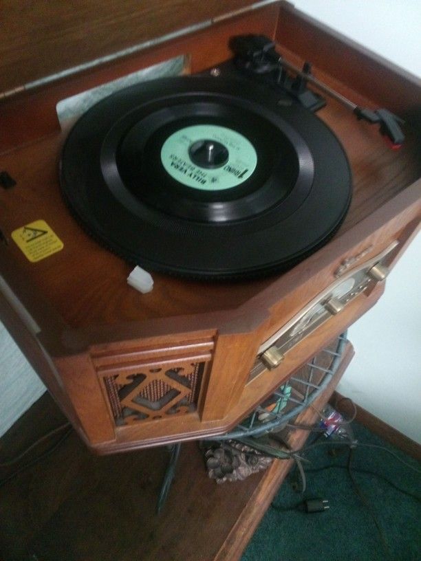 Emerson Record Player AM/FM Radio $15.00