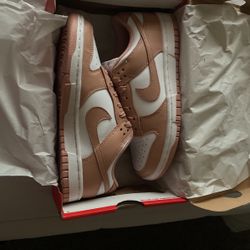 Nike Dunk Low Women’s Size 7 White/Rose Brand New