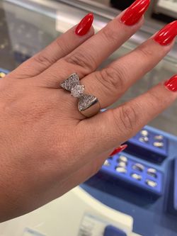 14kt white ring with diamonds