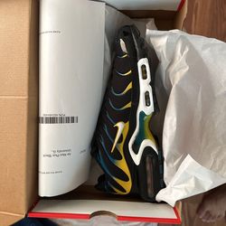 Air Max Plus Black University Gold