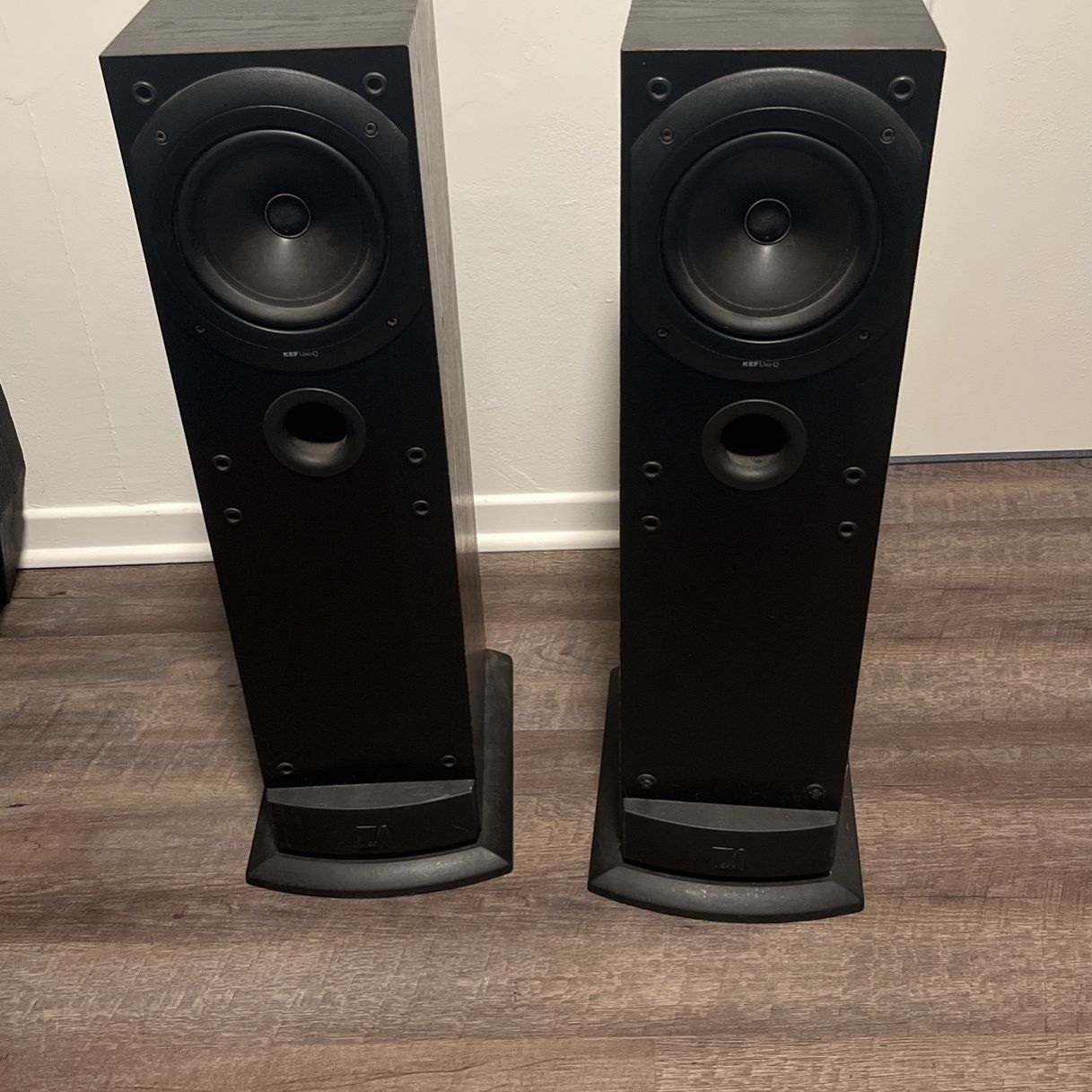 Kef q30 best sale speakers