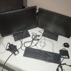 Black DEL Monitors With Keyboard And Cords