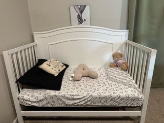 Crib / toddler bed