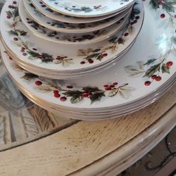 Christmas Plates And Cup Set