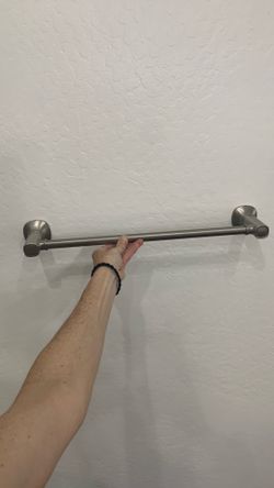 Bathroom towel rack