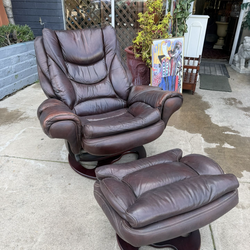 Vintage leather recliner perfect for games swivel rocks