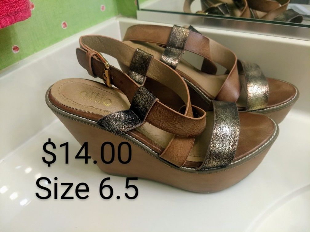 OLLIO SANDALS SZ 6.5