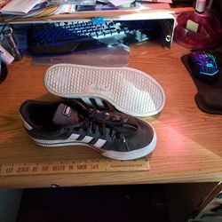 Adidas Women  Size 9 Althletic Shoe