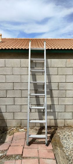 Selling aluminum extended ladder