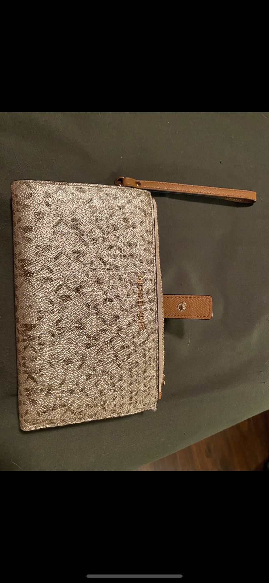 Michael Kors Wristlet Wallet