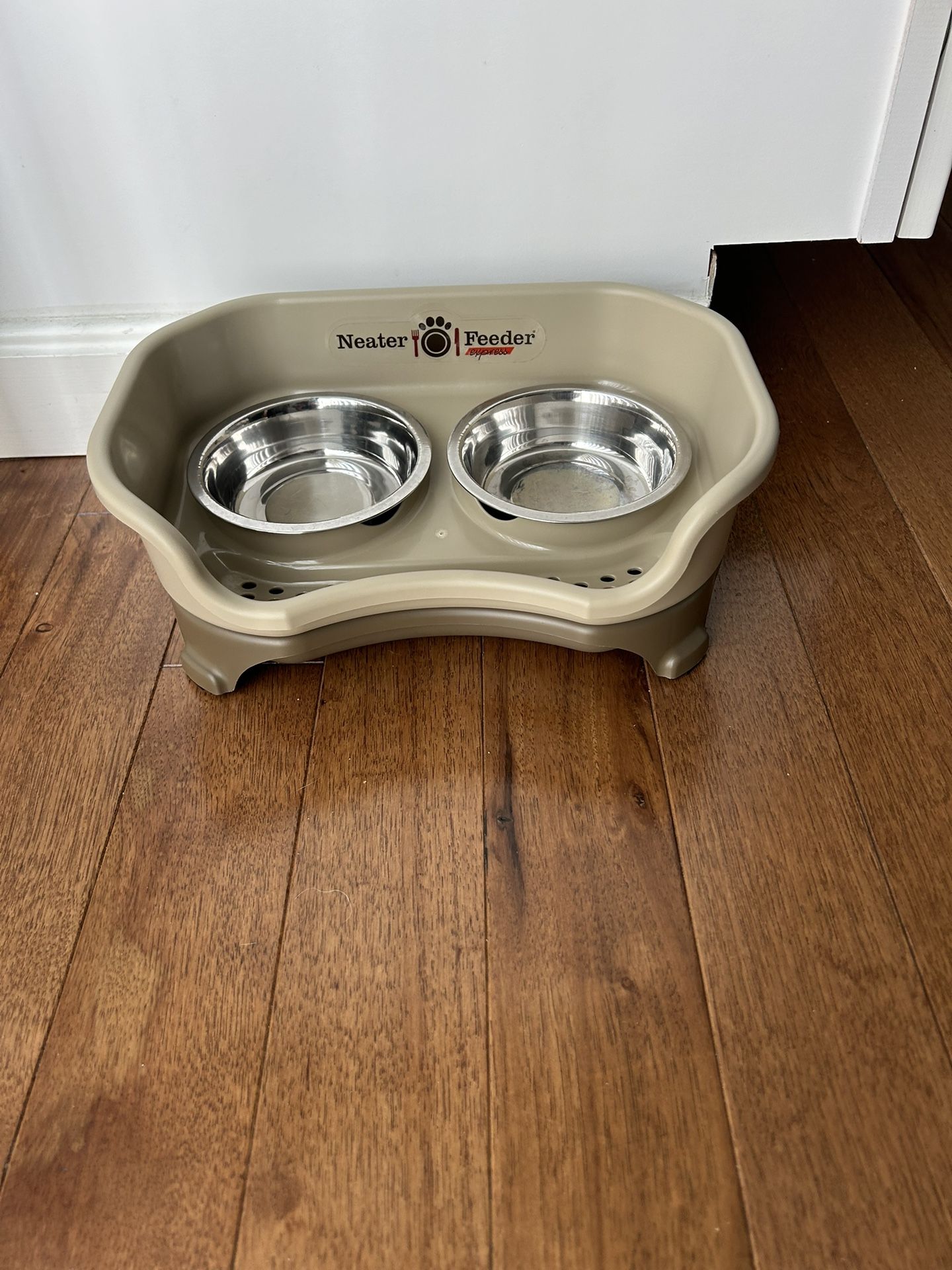 Dog Dish And Stand 