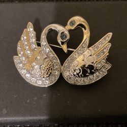 2 Tone Swan Pendant With Blue Crystal Eyes