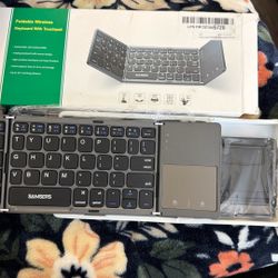 Foldable Wireless Keyboard With Touch Pad