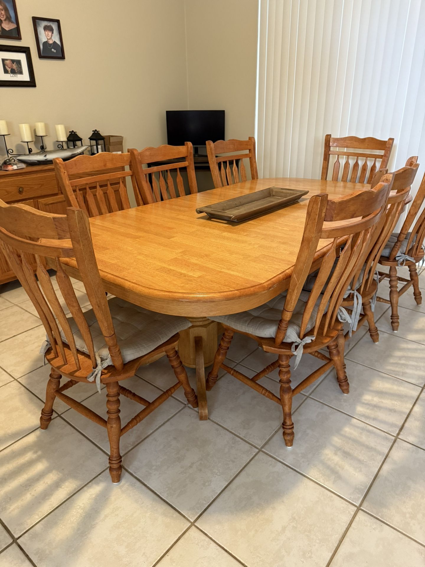 Table With 8 Chairs And Matching Hutch