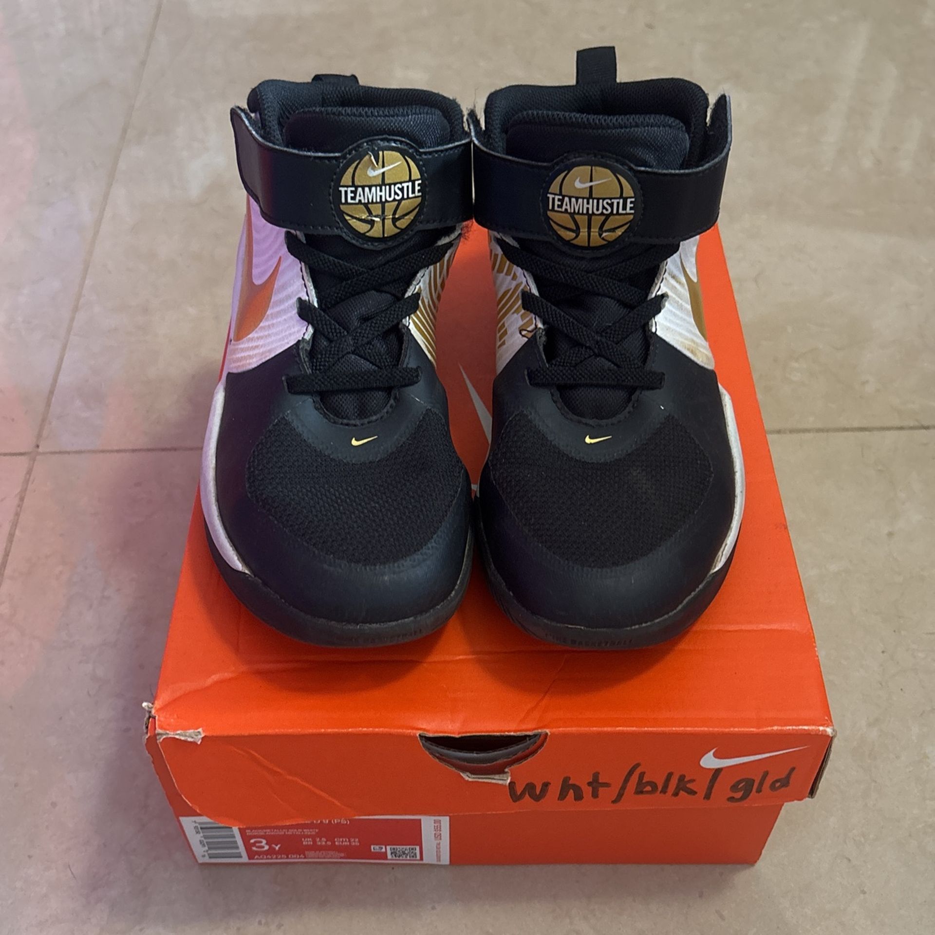 Nike Team Hustle Kids Size 3