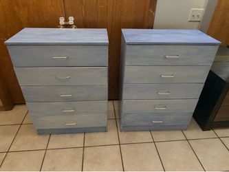 2 little dressers