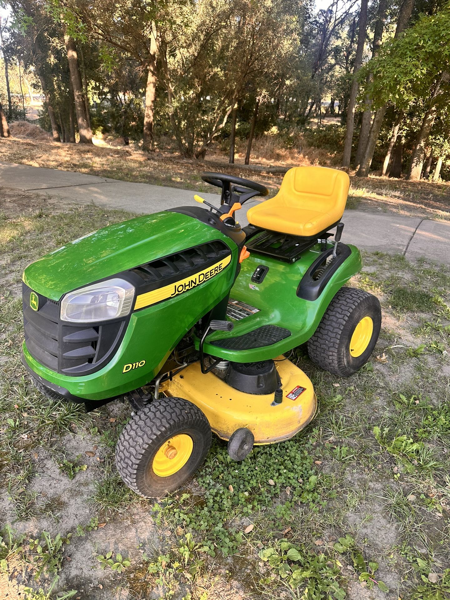 John Deere Riding Mower Like New 79 Hours