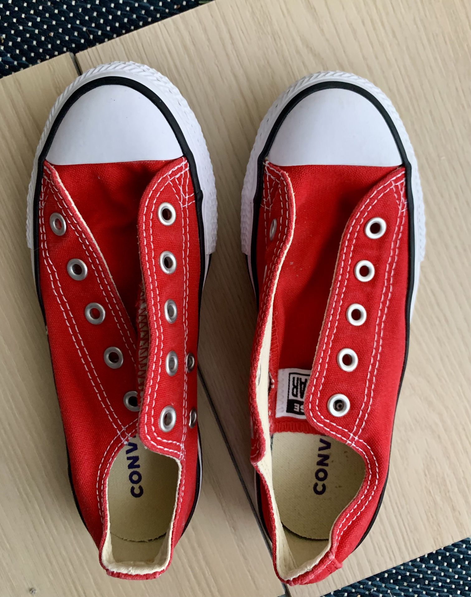Converse Chuck Taylor All Star Slip-On Sneakers in Red (Size US Youth 13.5 / EU 31.5) Like New / Never Worn