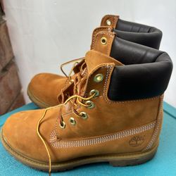 Timberland Boots 7.5 Women’s 