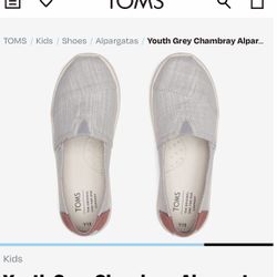 Toms Alpargata Shoes Kids Size 11 $25 dlls. New In box