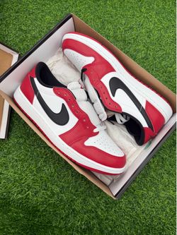New Jordan 1 Low “Chicago” Size 10.5