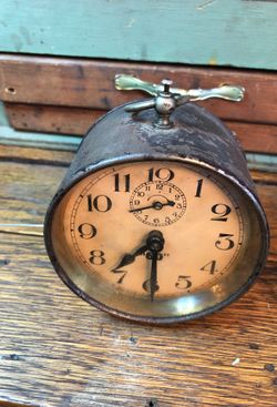 Antique clock, time only.