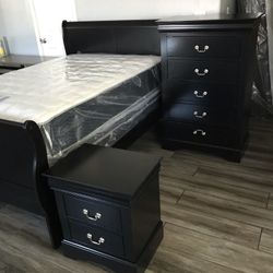 New Queen Size Bedroom Set! Mattresses Included 
