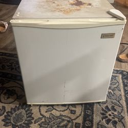 Mini Fridge 