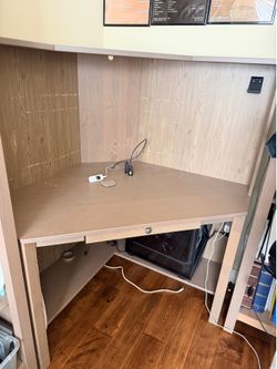 Corner desk for free!