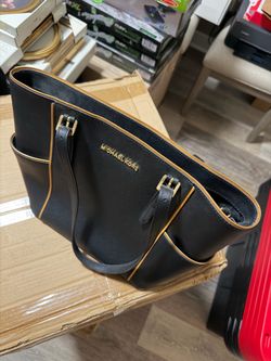Michael Kors Jet Set Black Saffiano Leather Tote Bag - Gold Trim
