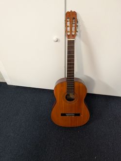 Vintage  La Primera classical guitar