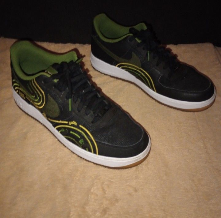 Mens Nike Air Force 1 07 low NY vs NY Black Carbon Green