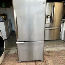For sale kenmore refrigerator with 3 months warranty delivery available