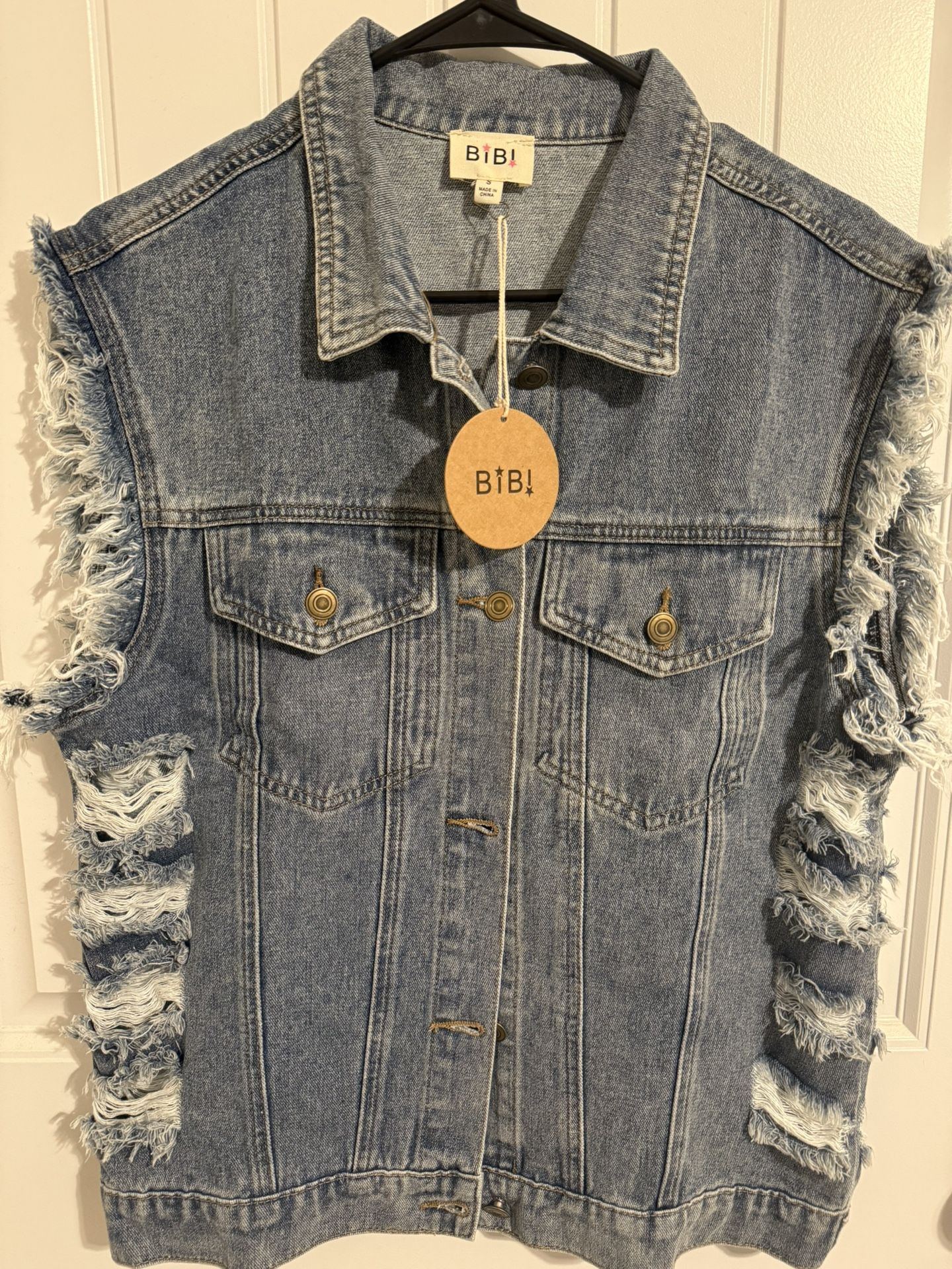 Vintage Distressed Sleeveless Denim Jacket – American Flag Print  