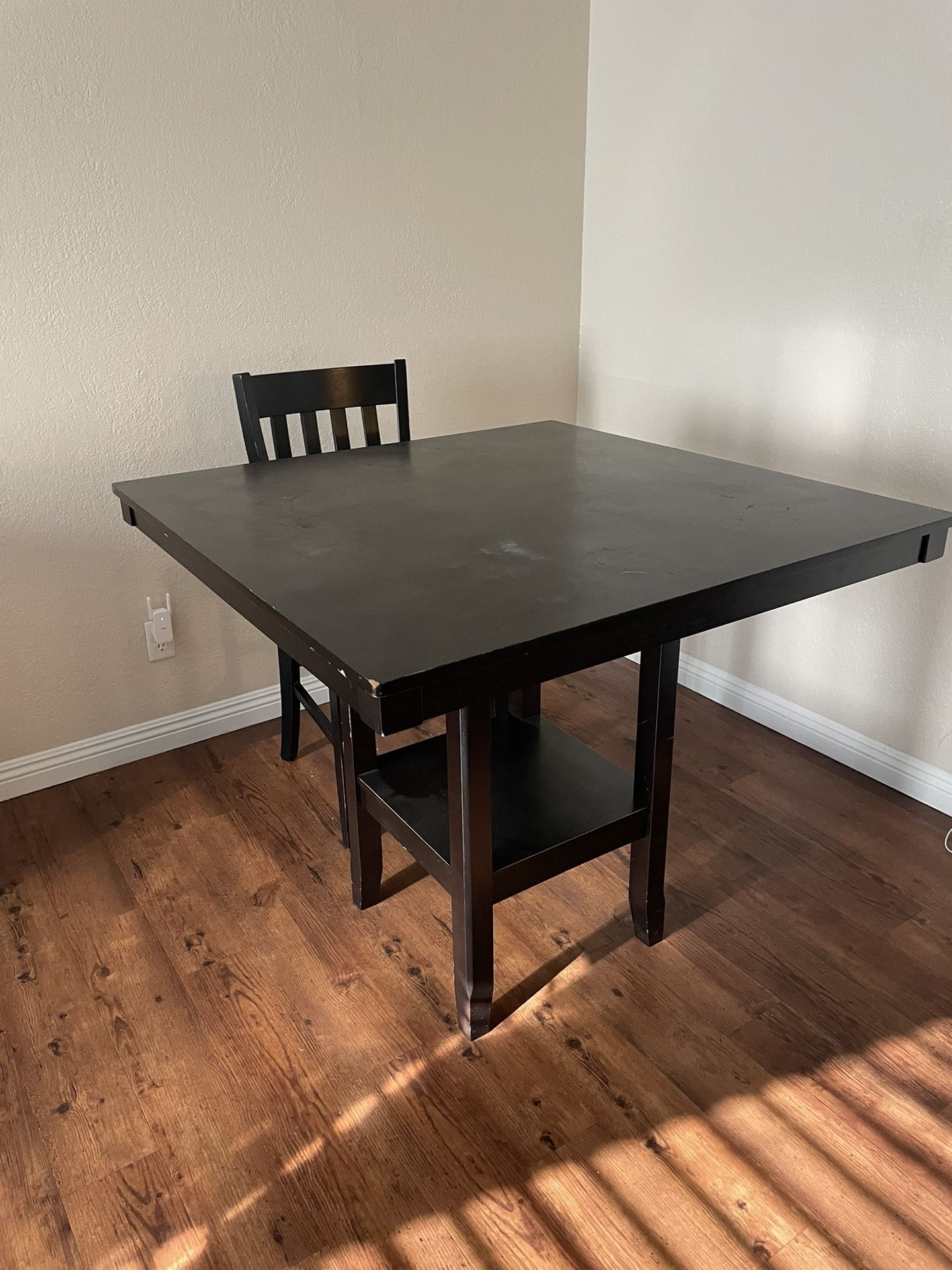 Table MOVING SALE