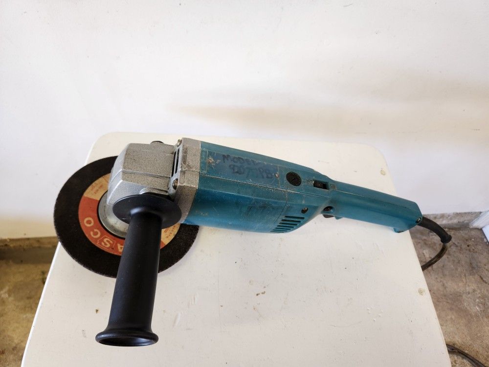 Makita 7" Angle Grinder
