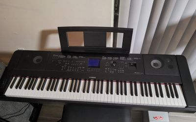 Yamaha DGX 88 Key Keyboard